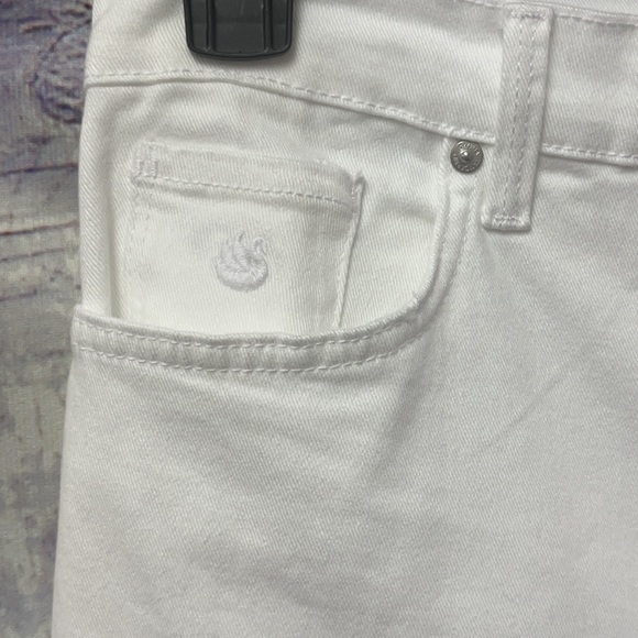 Brand new Woman’s Gloria Vanderbilt jeans. - Picture 3 of 16
